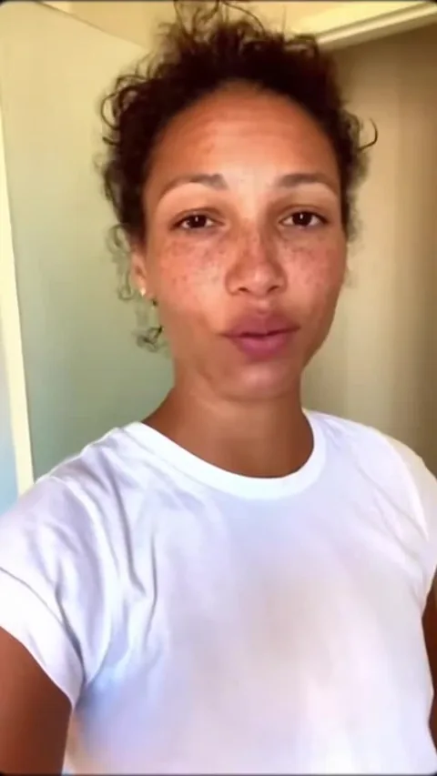 Elle hésitait à commander