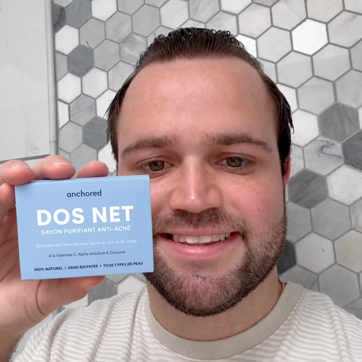 Client avec son savon Dos Net